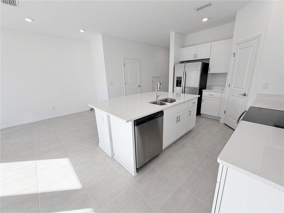 For Rent: $2,150 (3 beds, 2 baths, 1373 Square Feet)