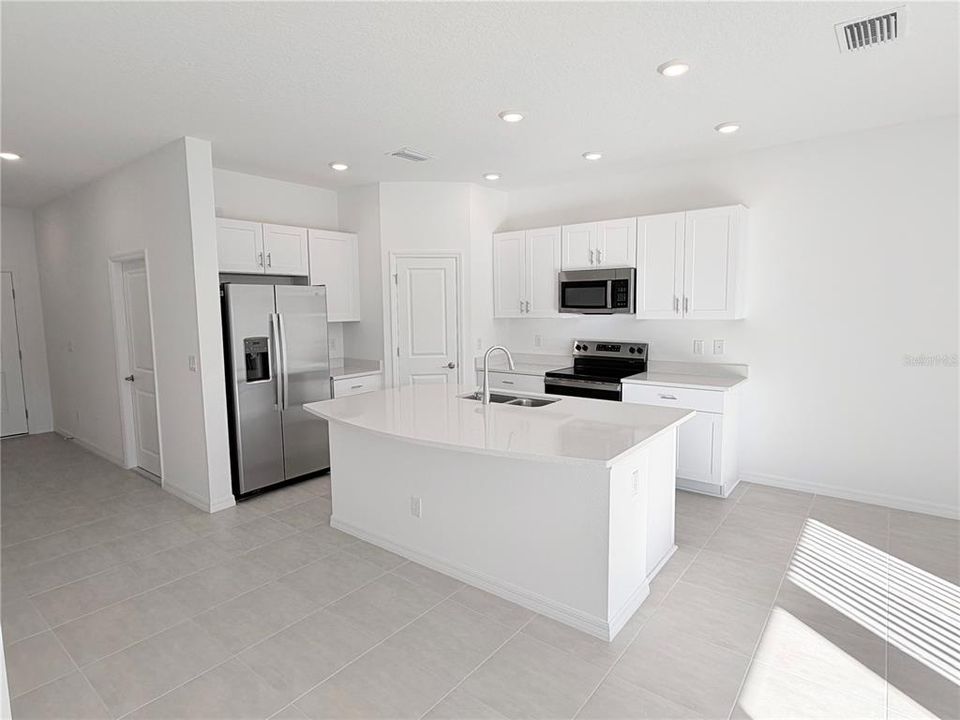 For Rent: $2,150 (3 beds, 2 baths, 1373 Square Feet)