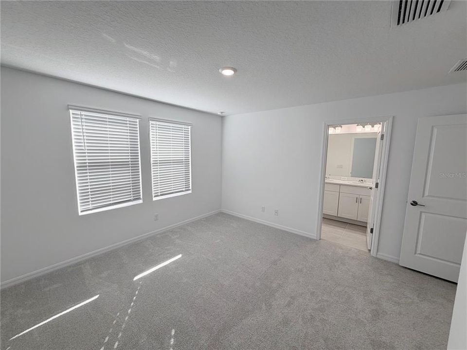 For Rent: $2,150 (3 beds, 2 baths, 1373 Square Feet)