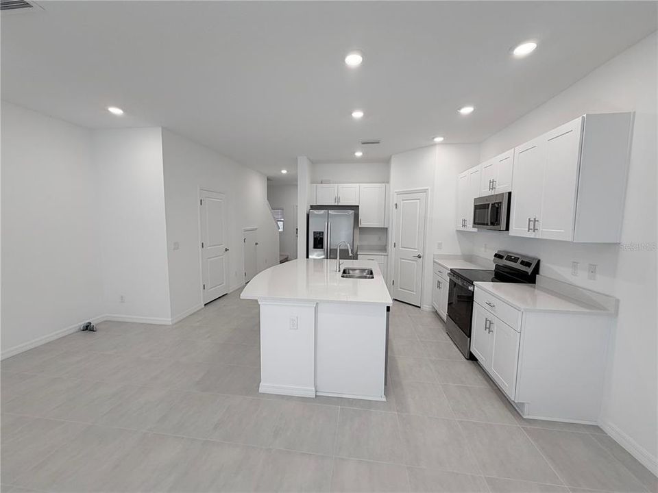 For Rent: $2,150 (3 beds, 2 baths, 1373 Square Feet)