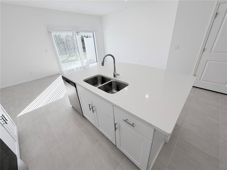 For Rent: $2,150 (3 beds, 2 baths, 1373 Square Feet)