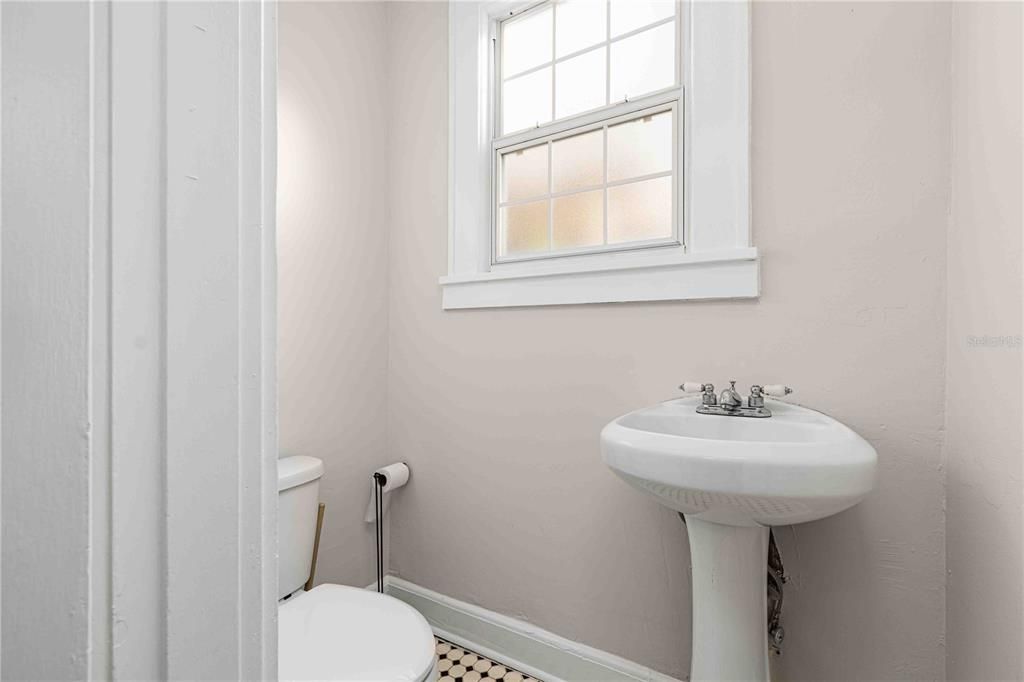 For Rent: $4,500 (3 beds, 1 baths, 2232 Square Feet)