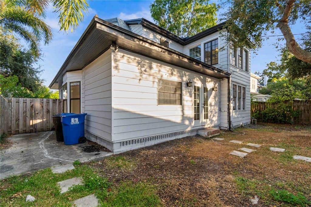 For Rent: $4,500 (3 beds, 1 baths, 2232 Square Feet)