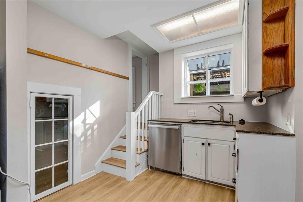 For Rent: $4,500 (3 beds, 1 baths, 2232 Square Feet)