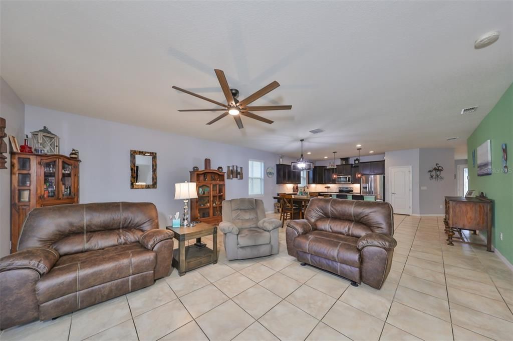 En Venta: $380,000 (3 camas, 2 baños, 2138 Pies cuadrados)