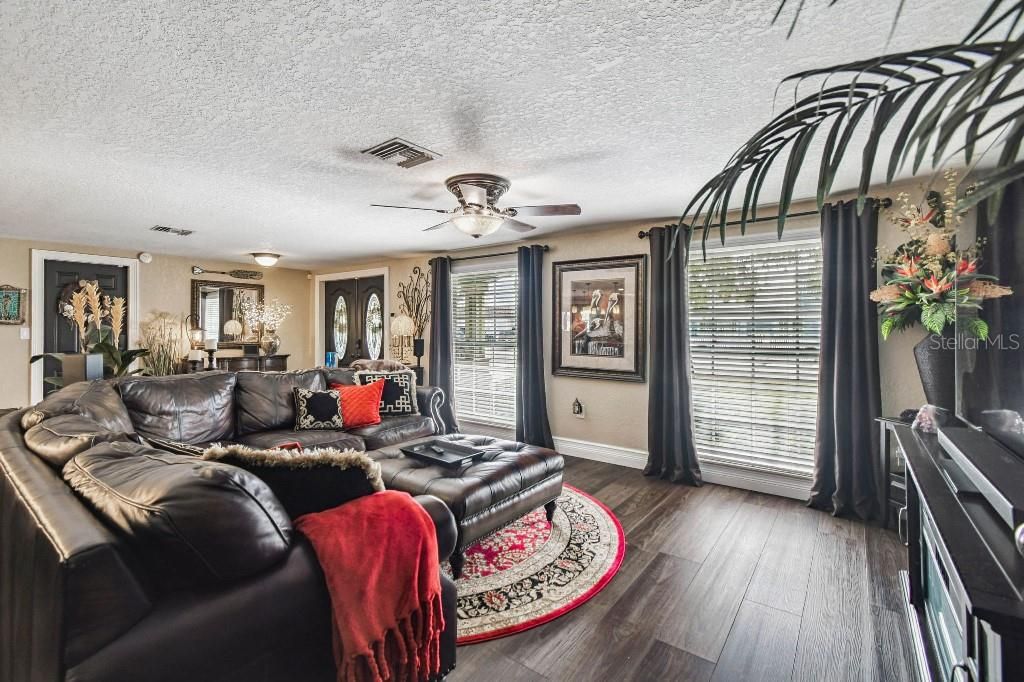 En Venta: $349,000 (2 camas, 2 baños, 1519 Pies cuadrados)