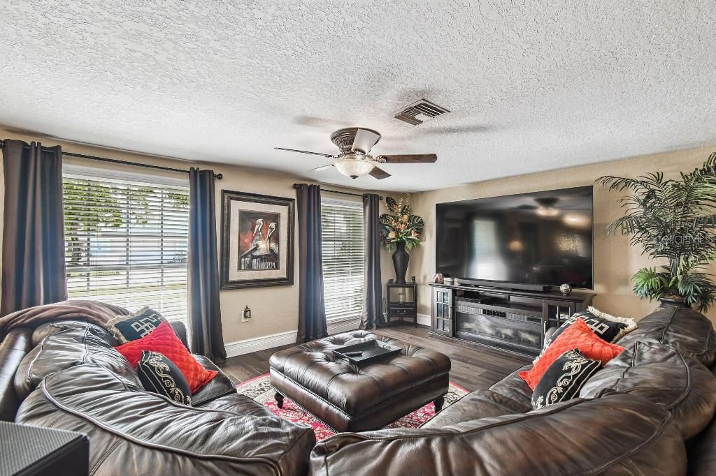 En Venta: $349,000 (2 camas, 2 baños, 1519 Pies cuadrados)