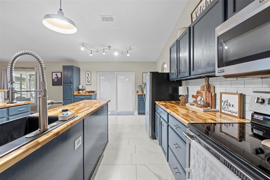 待售: $435,500 (4 贝兹, 2 浴室, 2560 平方英尺)