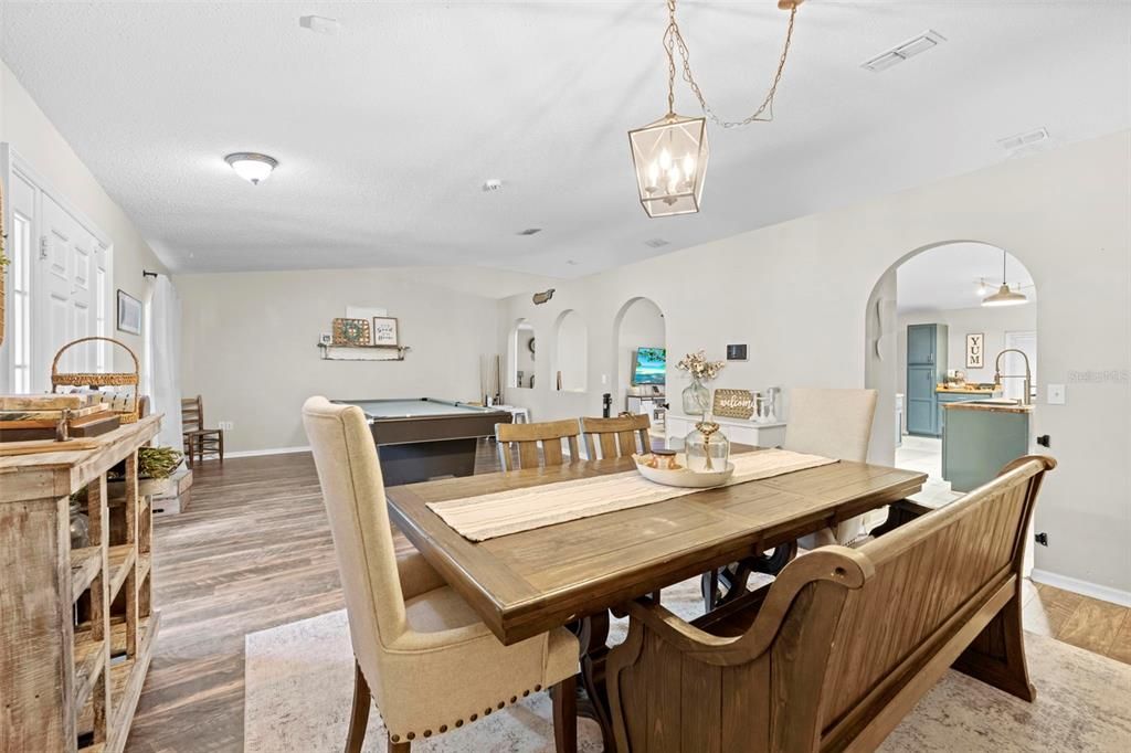 待售: $435,500 (4 贝兹, 2 浴室, 2560 平方英尺)