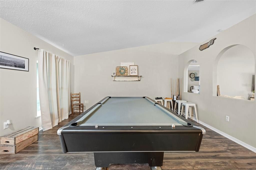 待售: $435,500 (4 贝兹, 2 浴室, 2560 平方英尺)