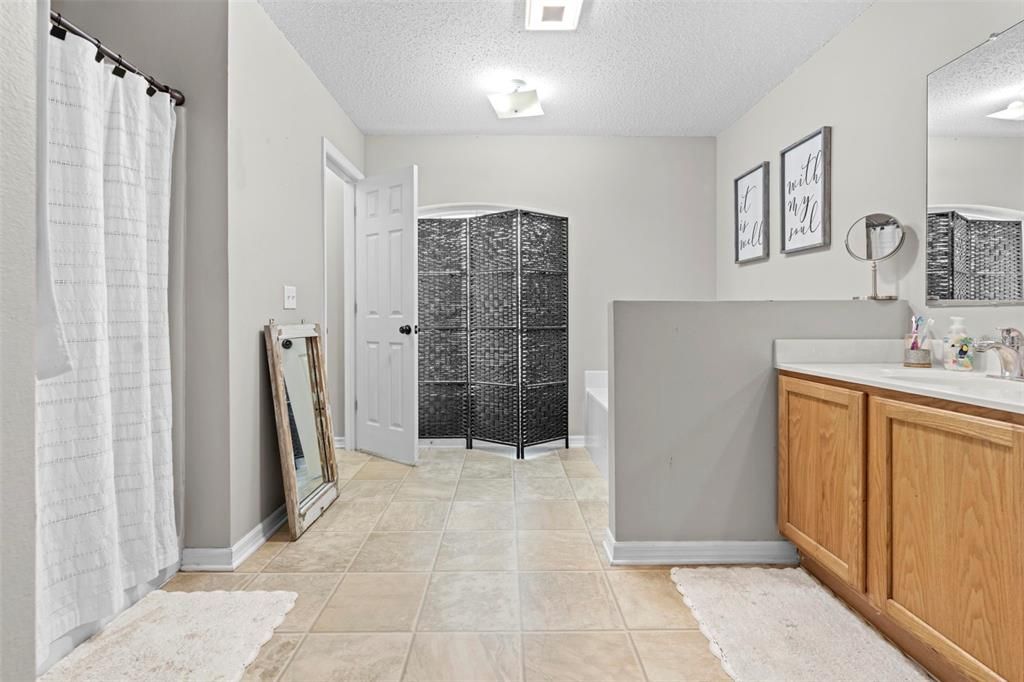 待售: $435,500 (4 贝兹, 2 浴室, 2560 平方英尺)