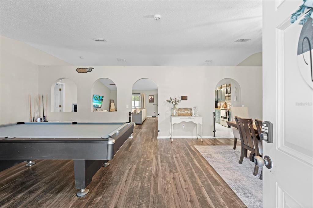 待售: $435,500 (4 贝兹, 2 浴室, 2560 平方英尺)