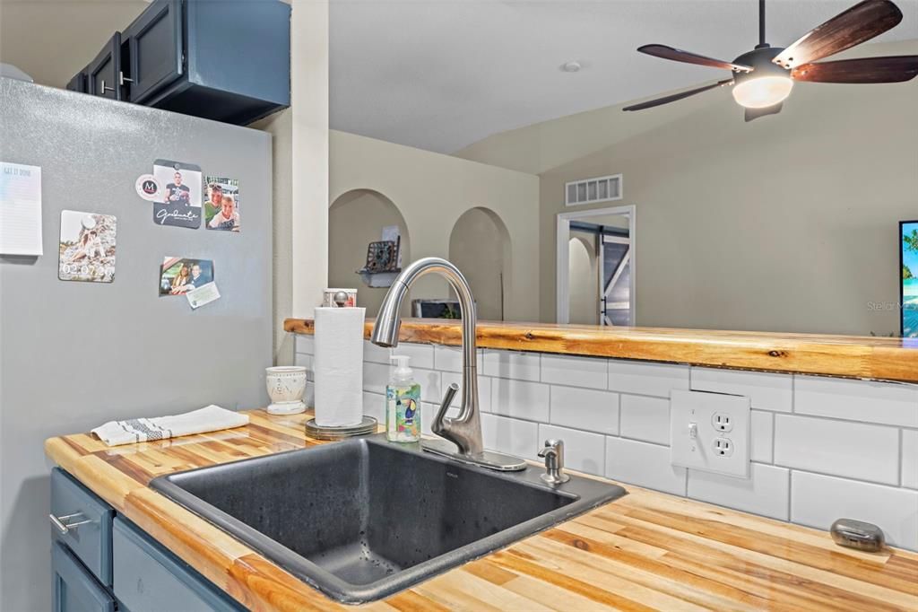 待售: $435,500 (4 贝兹, 2 浴室, 2560 平方英尺)