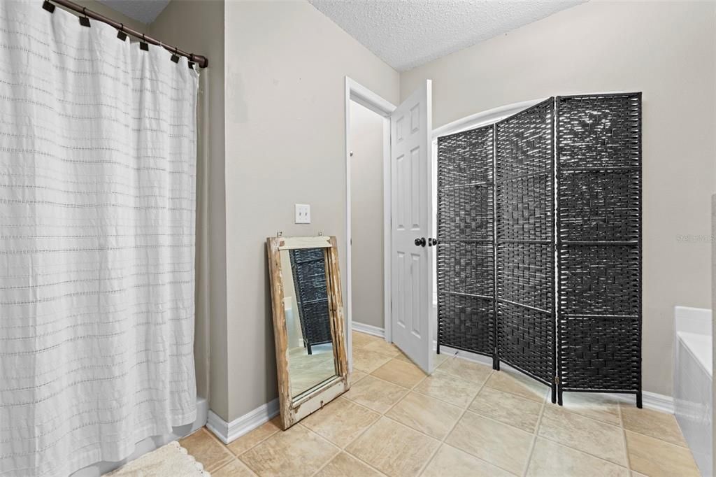 待售: $435,500 (4 贝兹, 2 浴室, 2560 平方英尺)