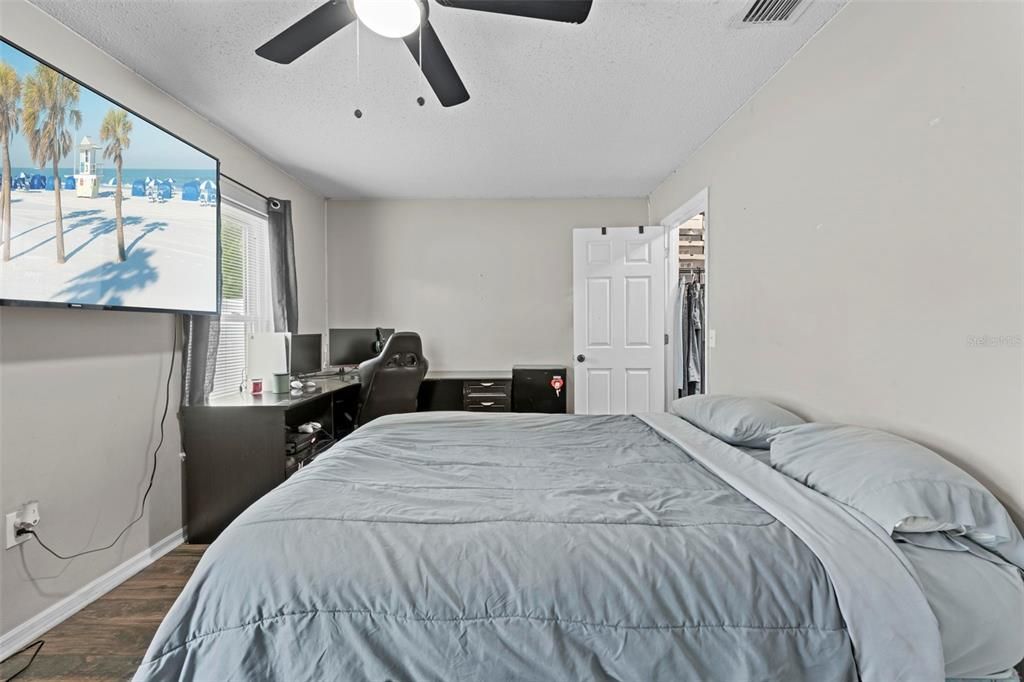 待售: $435,500 (4 贝兹, 2 浴室, 2560 平方英尺)