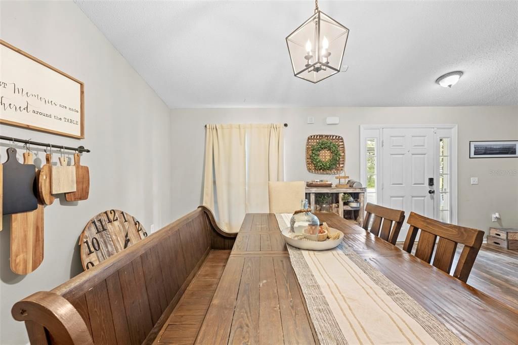 待售: $435,500 (4 贝兹, 2 浴室, 2560 平方英尺)