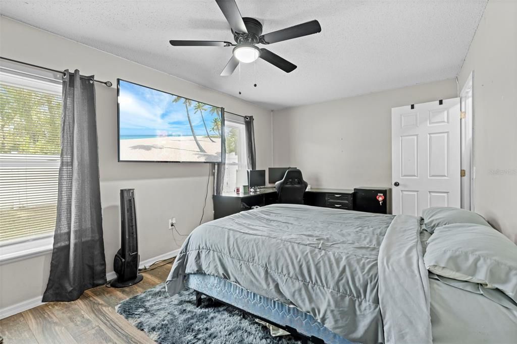 待售: $435,500 (4 贝兹, 2 浴室, 2560 平方英尺)