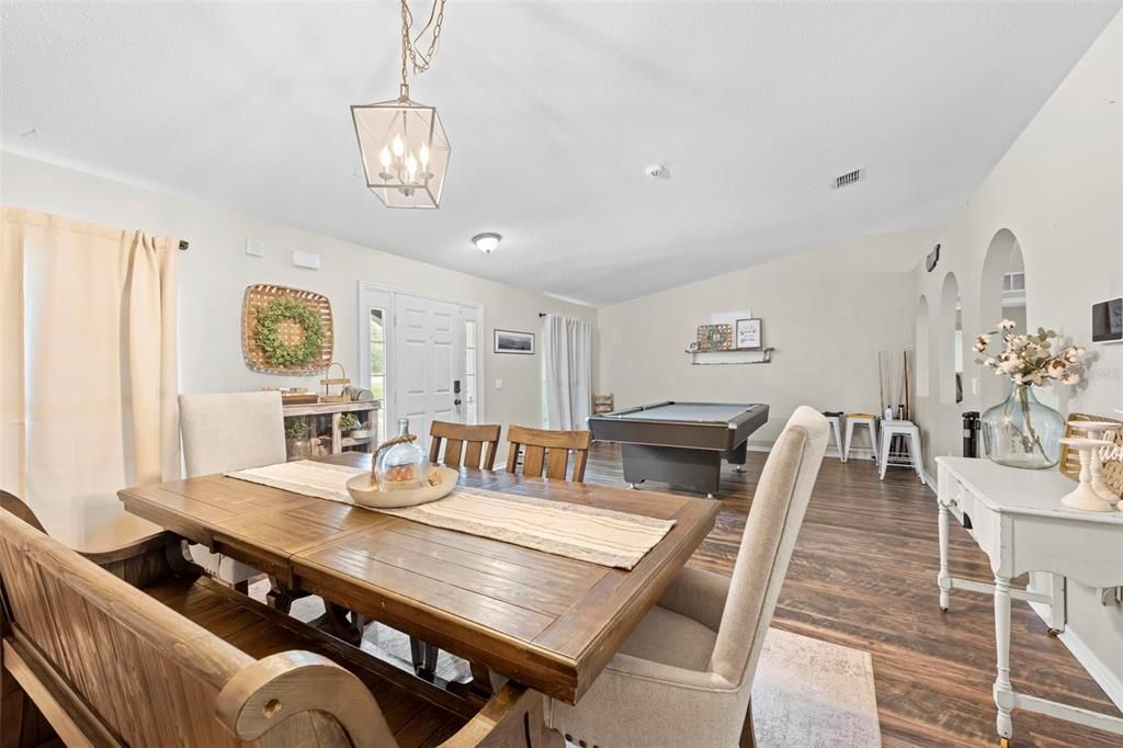 待售: $435,500 (4 贝兹, 2 浴室, 2560 平方英尺)