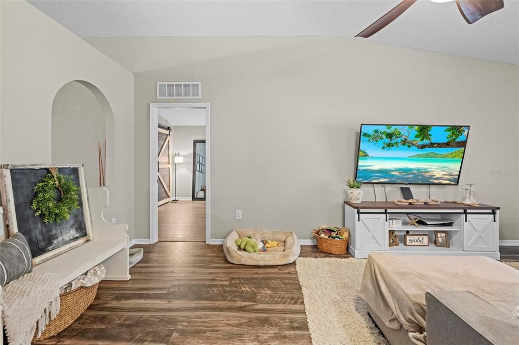 待售: $435,500 (4 贝兹, 2 浴室, 2560 平方英尺)