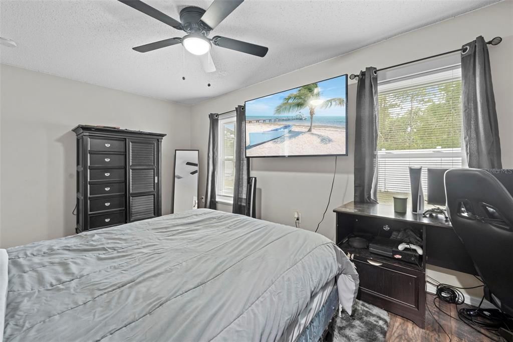 待售: $435,500 (4 贝兹, 2 浴室, 2560 平方英尺)