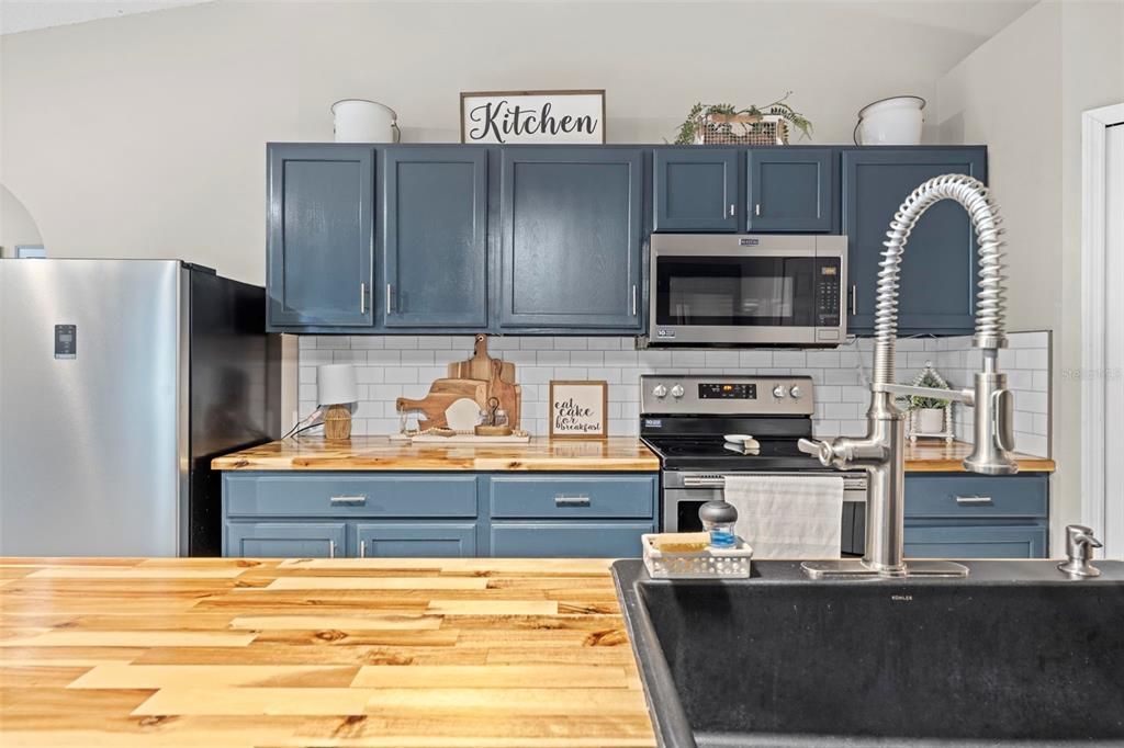 待售: $435,500 (4 贝兹, 2 浴室, 2560 平方英尺)