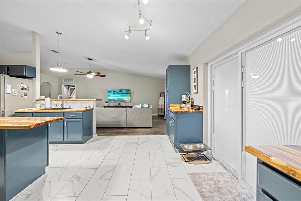 待售: $435,500 (4 贝兹, 2 浴室, 2560 平方英尺)