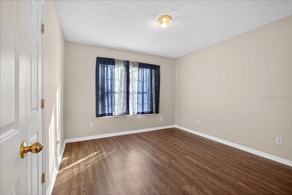 For Sale: $280,000 (3 beds, 2 baths, 1317 Square Feet)