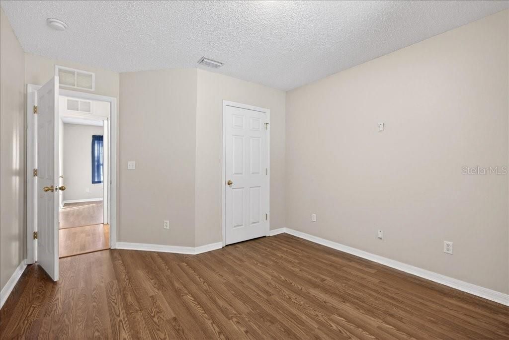 For Sale: $280,000 (3 beds, 2 baths, 1317 Square Feet)