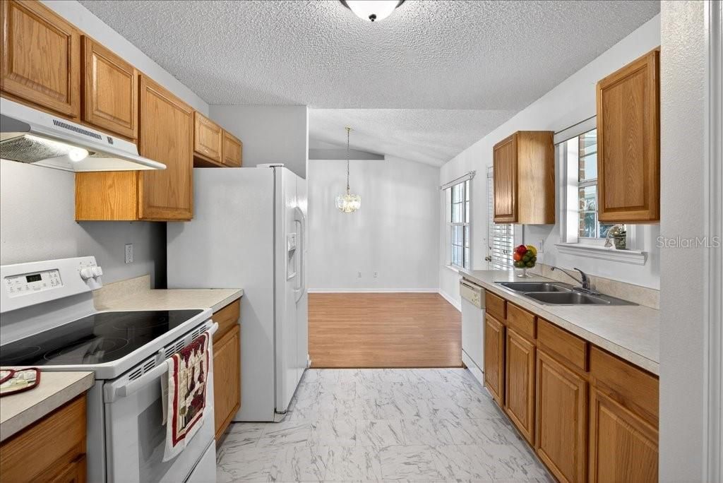 For Sale: $280,000 (3 beds, 2 baths, 1317 Square Feet)