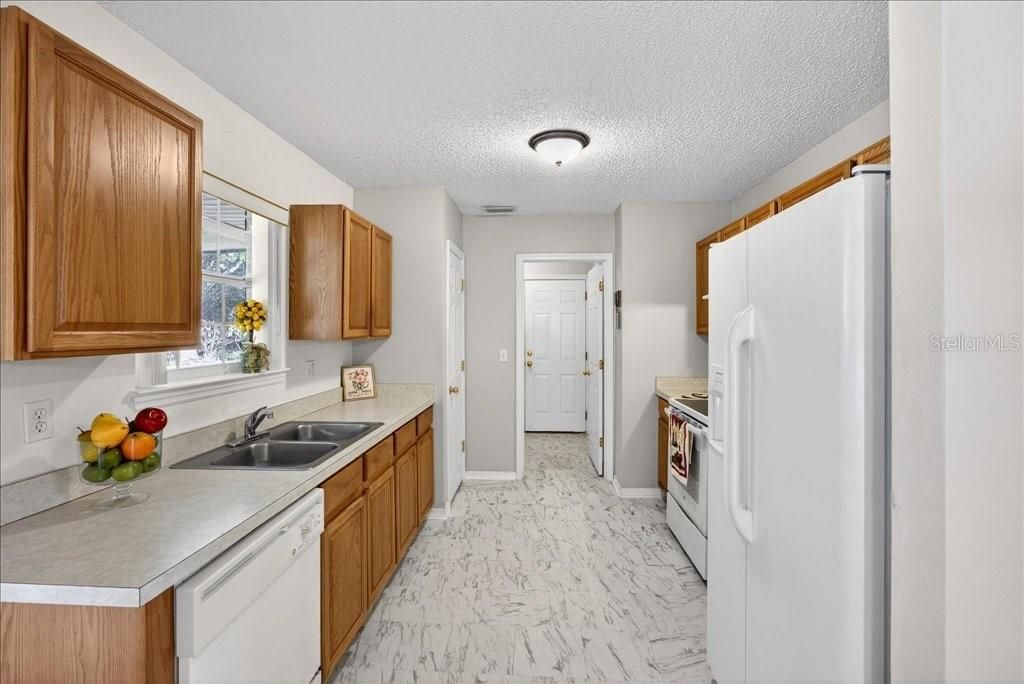 For Sale: $280,000 (3 beds, 2 baths, 1317 Square Feet)