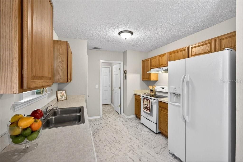 For Sale: $280,000 (3 beds, 2 baths, 1317 Square Feet)