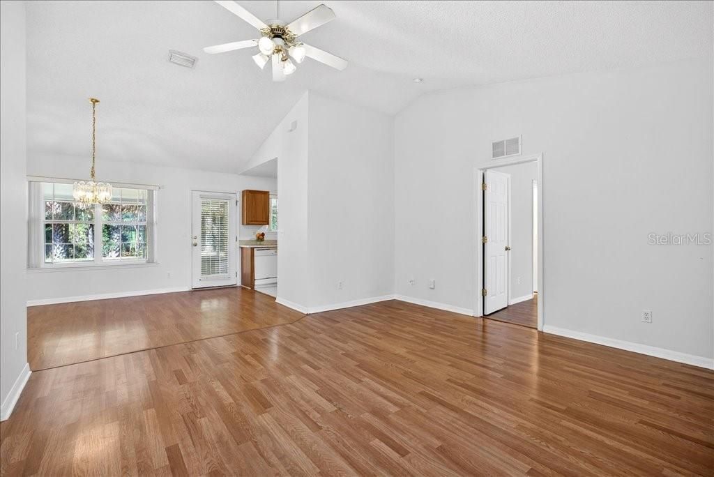 For Sale: $280,000 (3 beds, 2 baths, 1317 Square Feet)