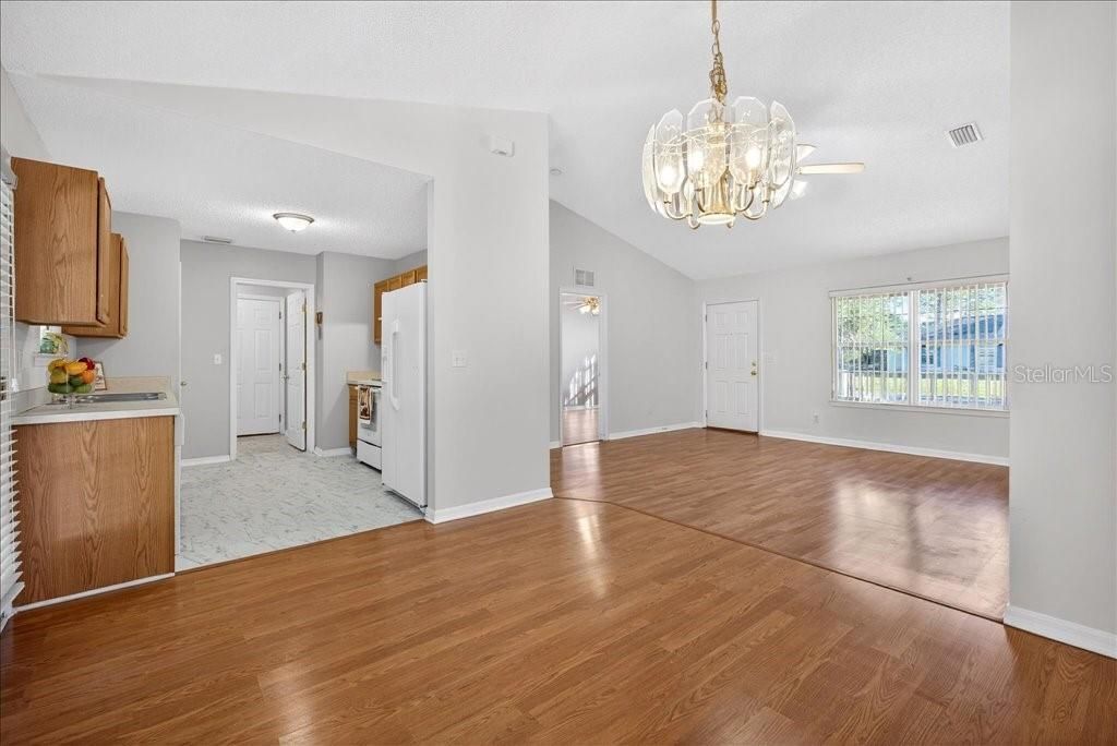 For Sale: $280,000 (3 beds, 2 baths, 1317 Square Feet)