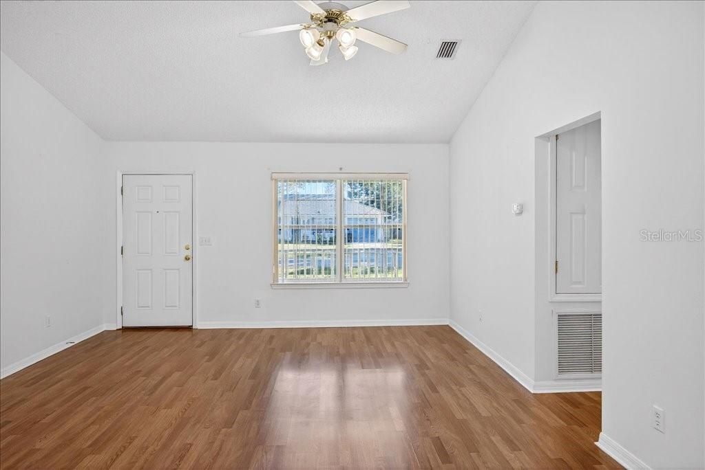 For Sale: $280,000 (3 beds, 2 baths, 1317 Square Feet)