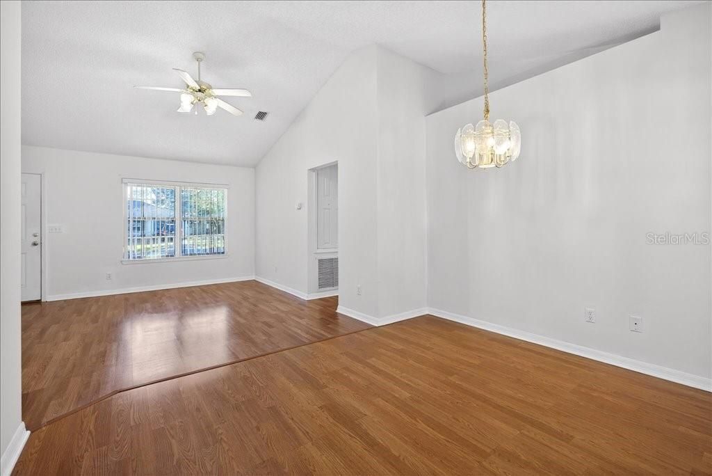 For Sale: $280,000 (3 beds, 2 baths, 1317 Square Feet)