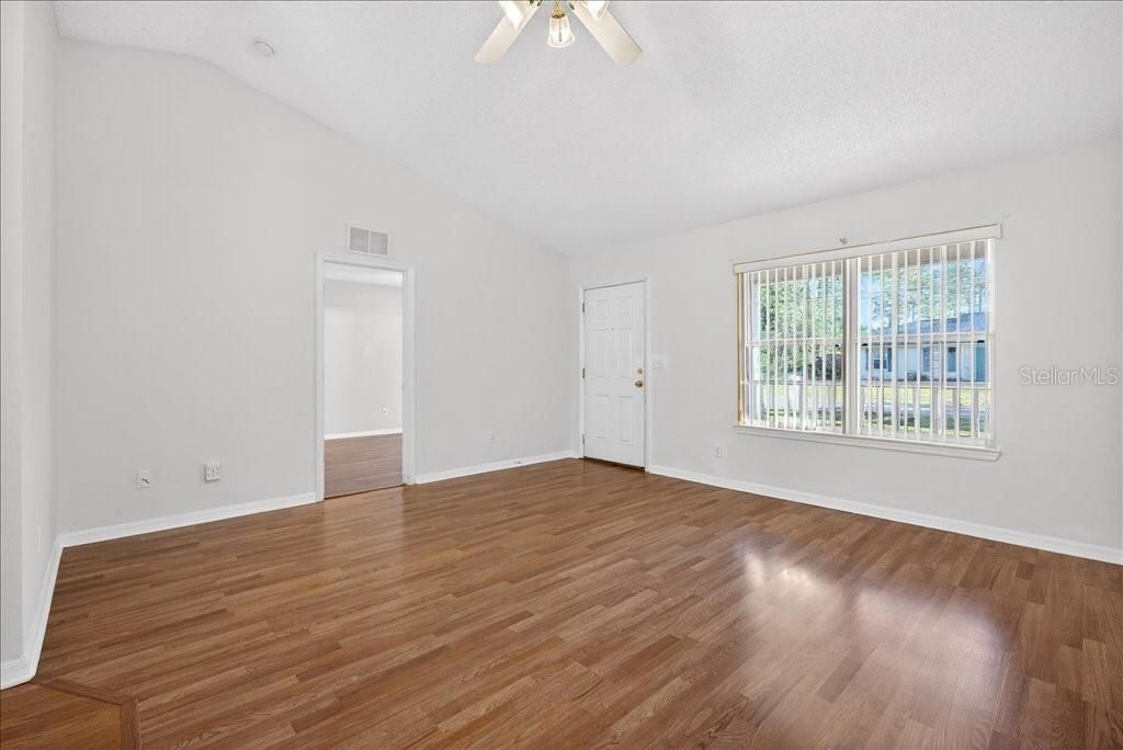 For Sale: $280,000 (3 beds, 2 baths, 1317 Square Feet)