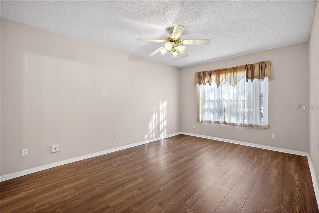 For Sale: $280,000 (3 beds, 2 baths, 1317 Square Feet)