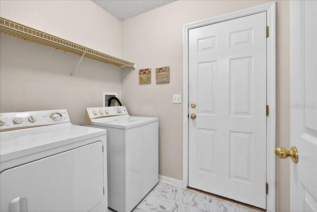 For Sale: $280,000 (3 beds, 2 baths, 1317 Square Feet)