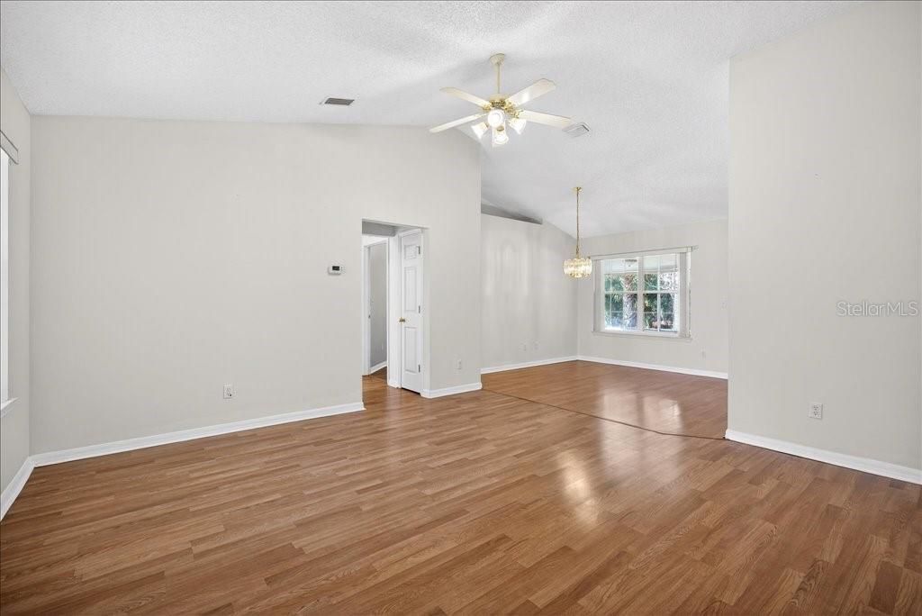 For Sale: $280,000 (3 beds, 2 baths, 1317 Square Feet)