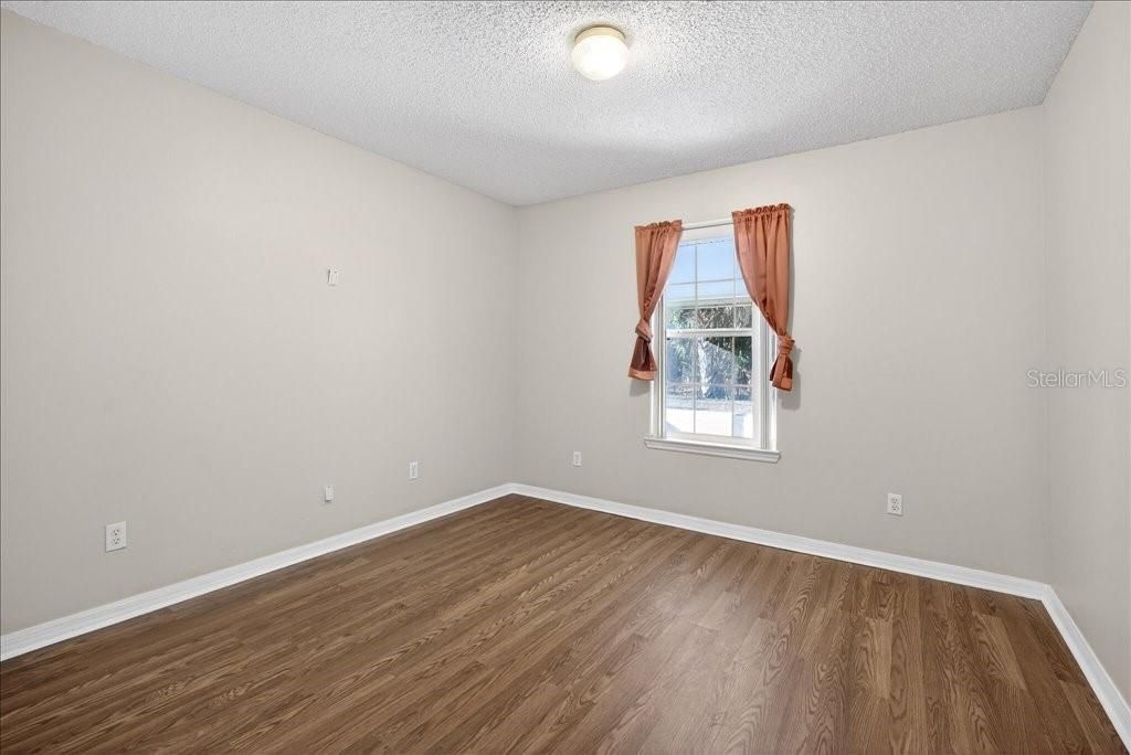 For Sale: $280,000 (3 beds, 2 baths, 1317 Square Feet)