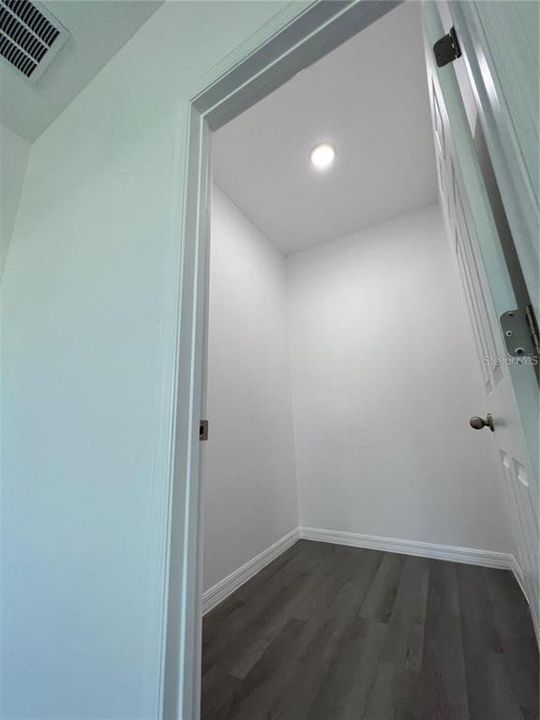 В аренду: $2,050 (4 спален, 2 ванн, 1724 Квадратных фут)