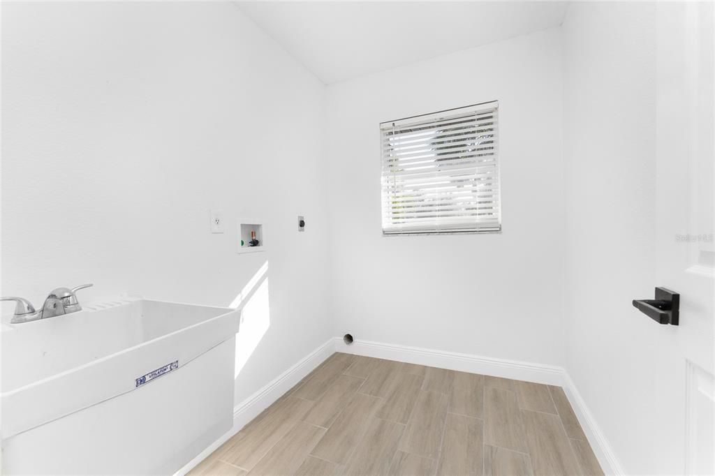 For Sale: $359,000 (3 beds, 2 baths, 1980 Square Feet)