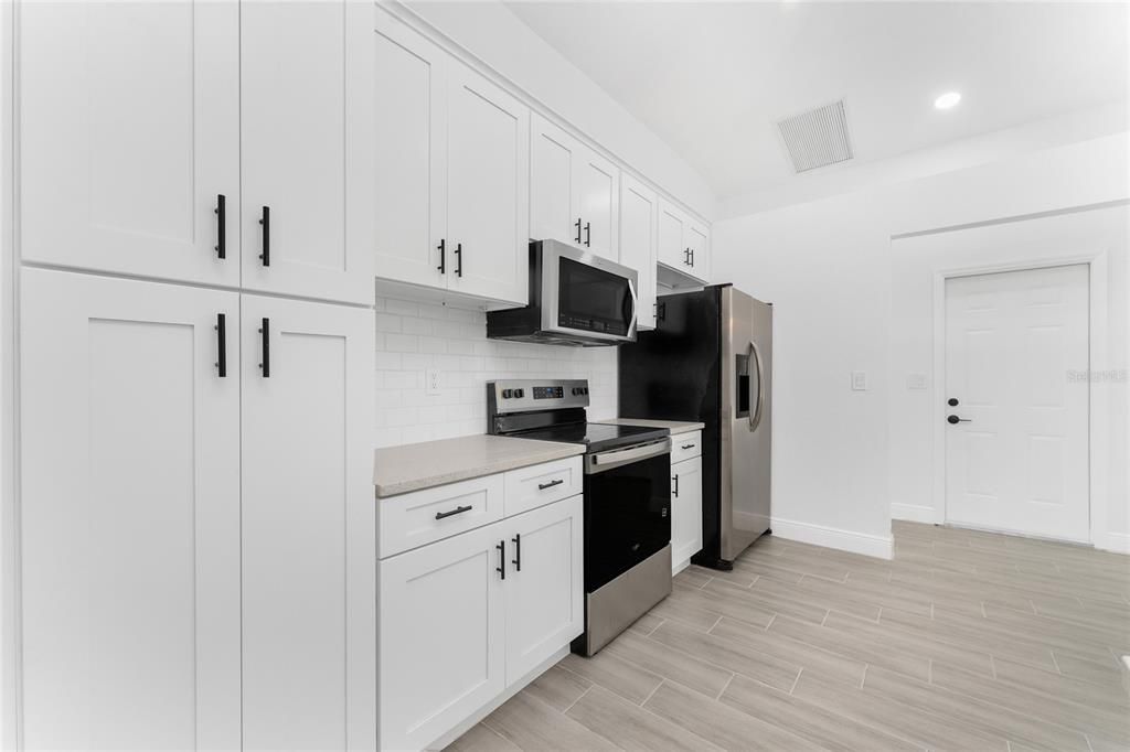 For Sale: $359,000 (3 beds, 2 baths, 1980 Square Feet)