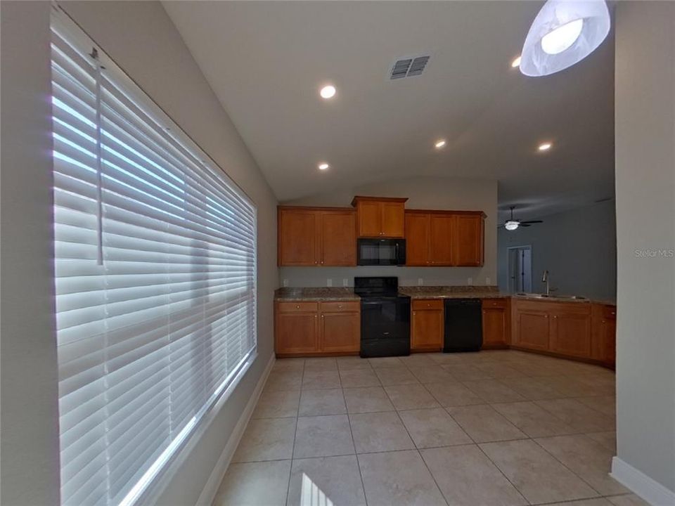 出租: $2,039 (4 贝兹, 2 浴室, 1846 平方英尺)