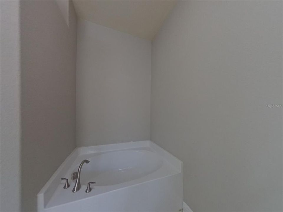 出租: $2,039 (4 贝兹, 2 浴室, 1846 平方英尺)