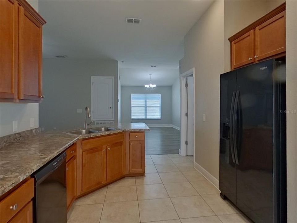 出租: $2,039 (4 贝兹, 2 浴室, 1846 平方英尺)