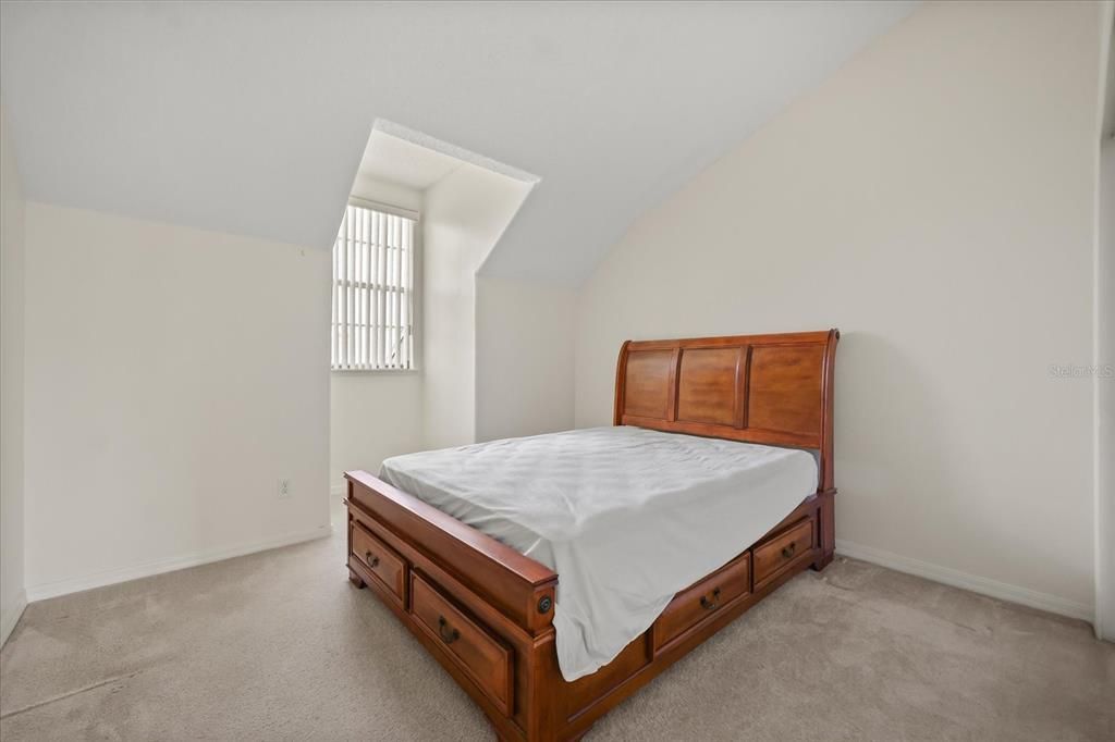 出租: $2,100 (3 贝兹, 2 浴室, 1648 平方英尺)