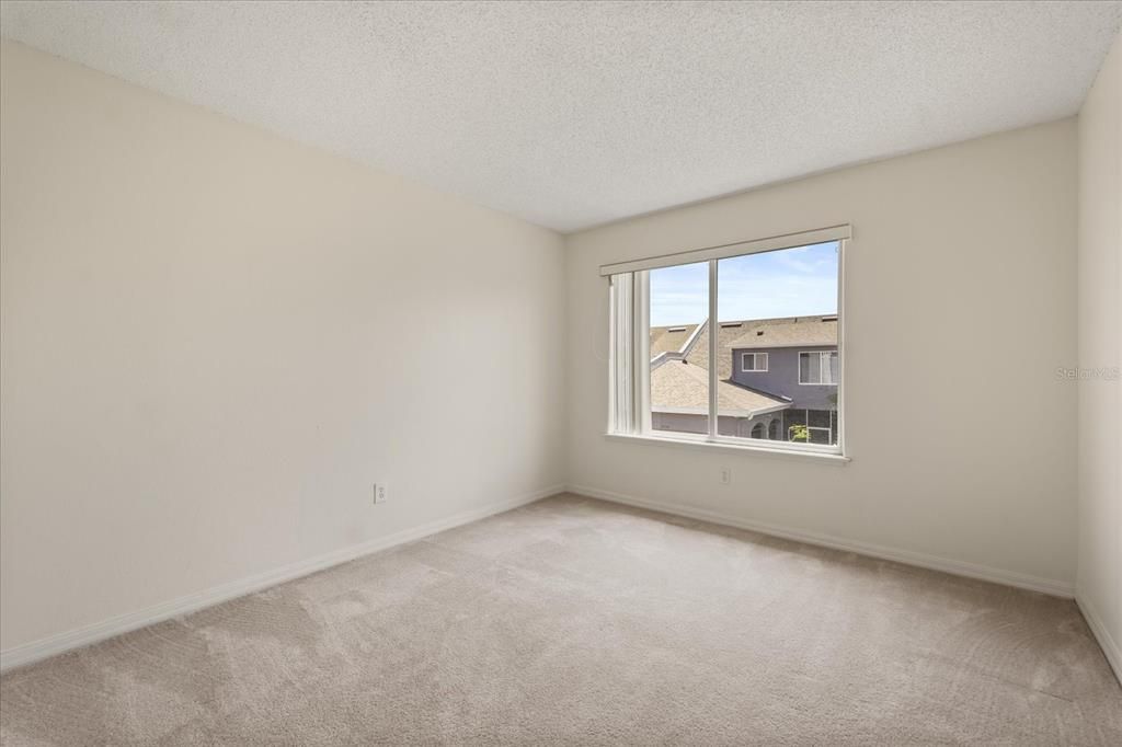 出租: $2,100 (3 贝兹, 2 浴室, 1648 平方英尺)