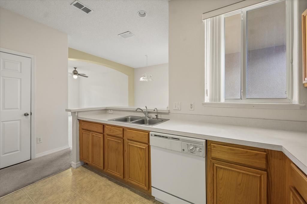 出租: $2,100 (3 贝兹, 2 浴室, 1648 平方英尺)