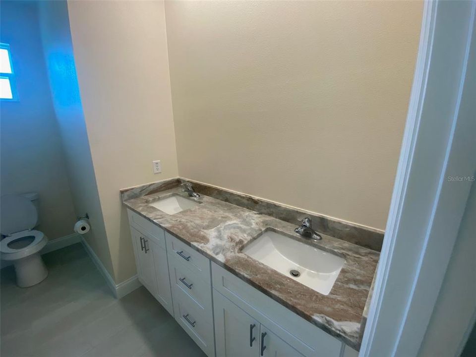 出租: $1,750 (3 贝兹, 2 浴室, 1402 平方英尺)